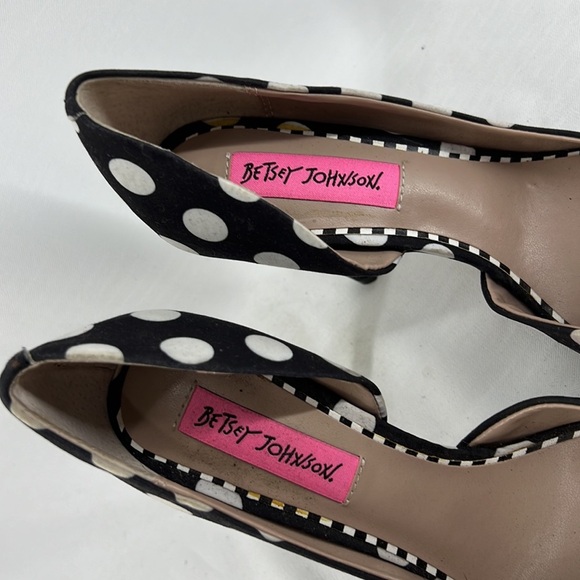 Betsey Johnson Harly Polka Dot Black White Pump - Picture 4 of 10